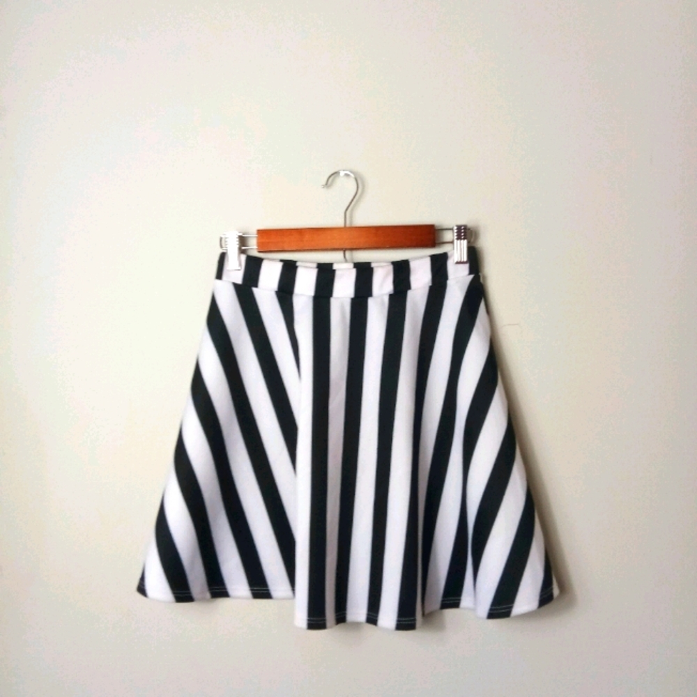 Lust N Must S Black White Skater Skirt